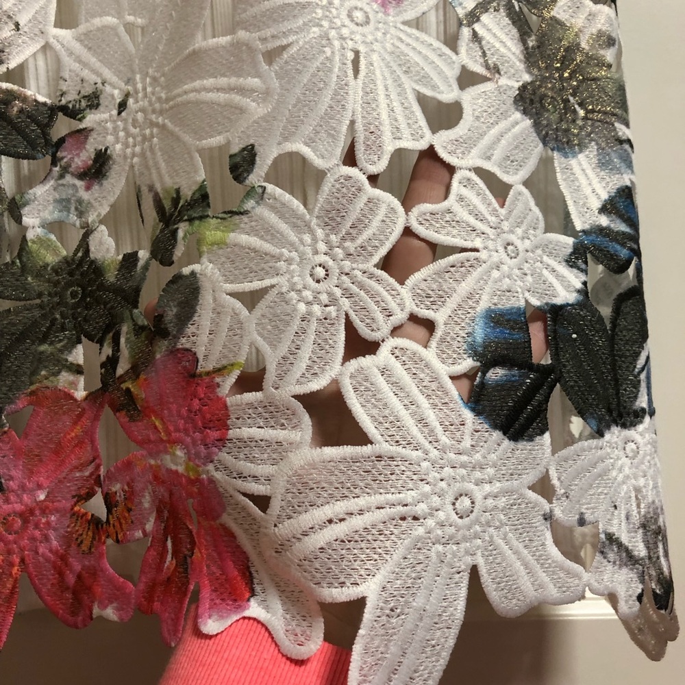 LAST DAY‼️ White Floral Lace Tank - Picture 4 of 8
